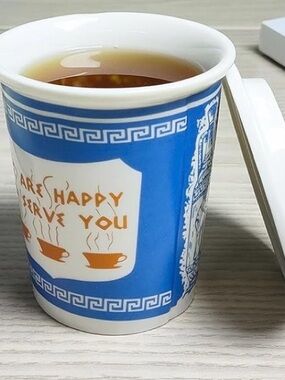 “WE ARE HAPPY TO SERVE YOU”NEW YORK CITY GREEK DINER CERAMIC COFFEE CUP WITH LID